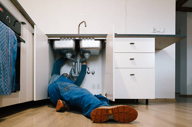 Professional Emergency Plumber technician working in Davidsonville, MD